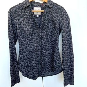 🖤 Stylish women’s shirt with ruffle and grey & black print
